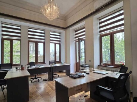 5 otaqlı ofis - Nizami m. - 150 m²