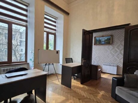 5 otaqlı ofis - Nizami m. - 150 m²