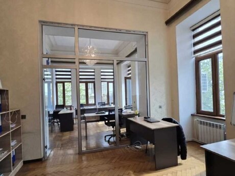5 otaqlı ofis - Nizami m. - 150 m²