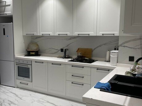 28 Mayda 3 otaqlı yeni tikili mənzil satılır, 120 m², 385 000 AZN, şəkil 5 / 12