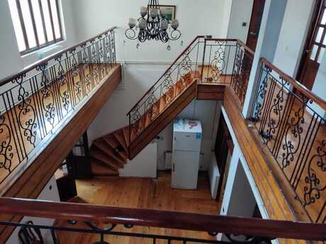 6 otaqlı həyət evi/bağ evi - 8 Noyabr m. - 300 m²