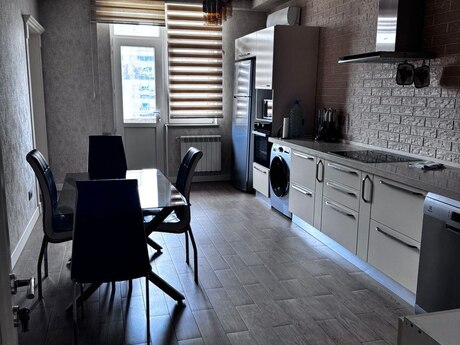 3-комнатная квартира, 170 м², 28 May: 505 000 ₼ 3