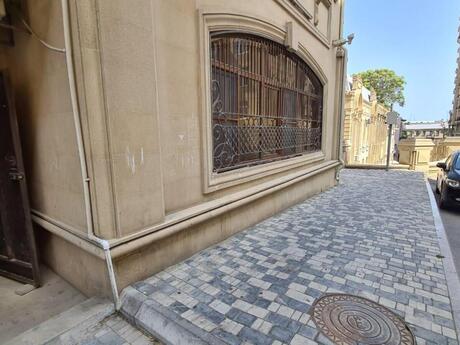 2 rooms · 45 m² · floor 1/5, İçəri Şəhər
