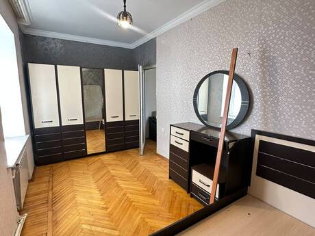2 otaqlı köhnə tikili - Elmlər Akademiyası m. - 55 m²