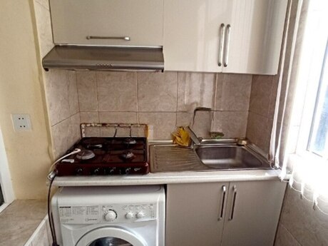 2 otaqlı köhnə tikili - İnşaatçılar m. - 50 m²
