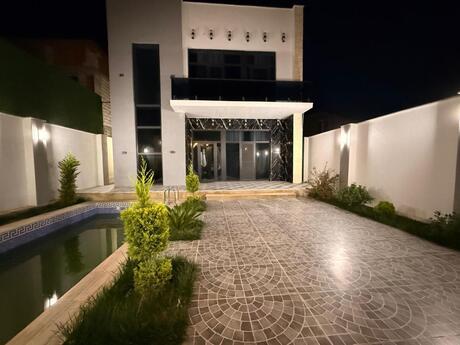 4 otaqlı həyət evi/bağ evi - Şüvəlan q. - 250 m²