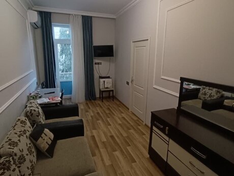 3 otaqlı köhnə tikili - Elmlər Akademiyası m. - 70 m²