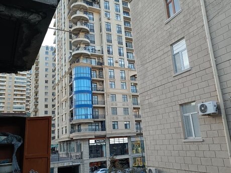3 otaqlı köhnə tikili - Elmlər Akademiyası m. - 70 m²