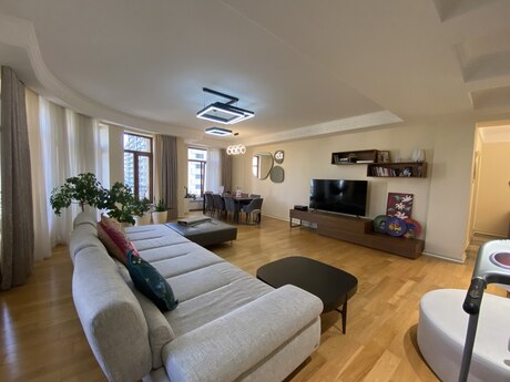 4 otaqlı mənzil, 198 m², 28 May: 1 050 000 ₼ 4