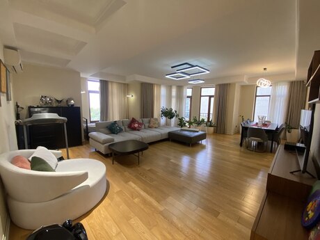 4 otaqlı mənzil, 198 m², 28 May: 1 050 000 ₼ 2