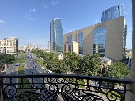 4 otaqlı mənzil, 198 m², 28 May: 1 050 000 ₼ 3