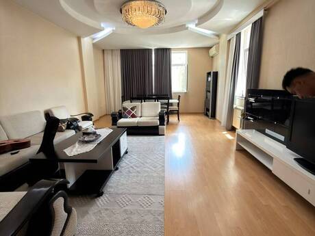 4 otaq · 155 m² · 4/14 mərtəbə, Azadlıq Prospekti