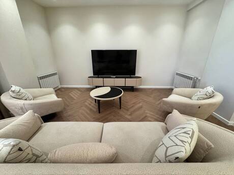 3-room apartment for rent, 180 m², İzmir Residence: 3 200 ₼/mo 3