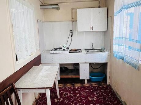 1 otaqlı həyət evi/bağ evi - 8 Noyabr m. - 18 m²