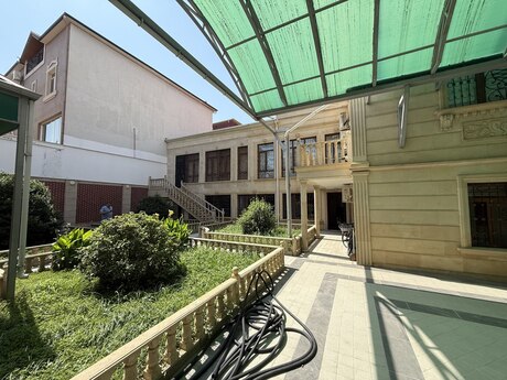 9 otaqlı həyət evi/bağ evi - Nəsimi m. - 650 m²