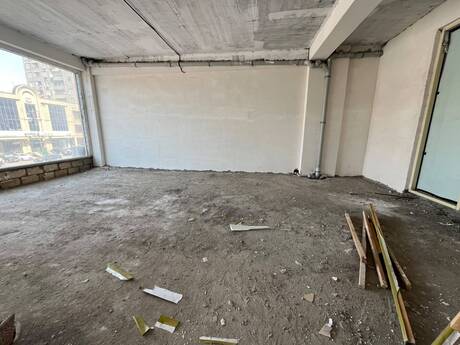 Obyekt - İnşaatçılar m. - 810 m²