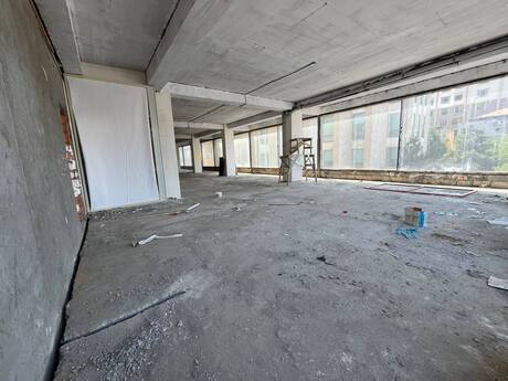 Obyekt - İnşaatçılar m. - 810 m²