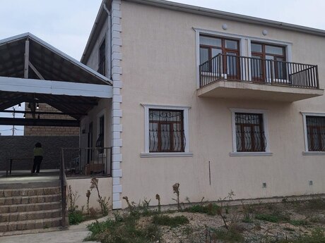 4 otaqlı həyət evi/bağ evi - Şüvəlan q. - 170 m²