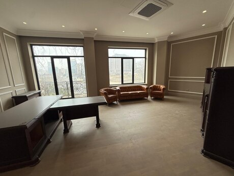 4 otaqlı ofis - Ağ şəhər q. - 225 m²