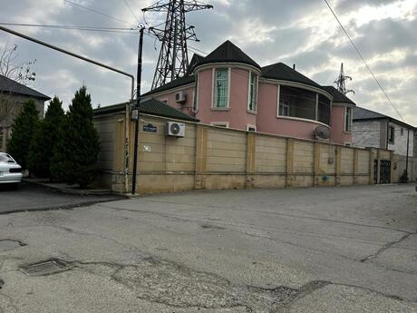 12 otaqlı həyət evi/bağ evi - Köhnə Günəşli q. - 341 m²