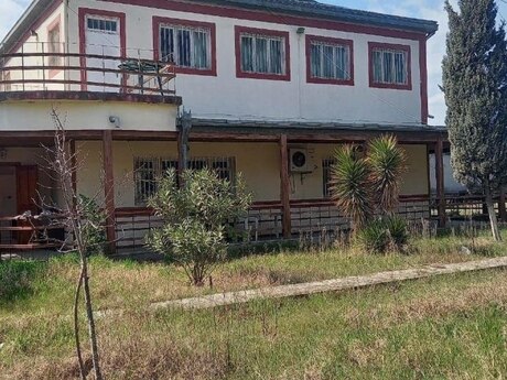 8 otaqlı həyət evi/bağ evi - Novxanı q. - 400 m²