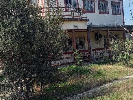 8 otaqlı həyət evi/bağ evi - Novxanı q. - 400 m²