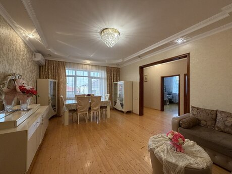 10 otaqlı həyət evi/bağ evi - Qaraçuxur q. - 300 m²