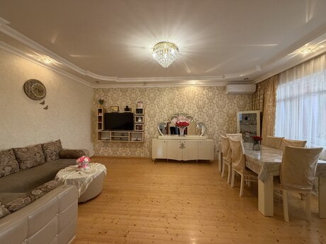 10 otaqlı həyət evi/bağ evi - Qaraçuxur q. - 300 m²