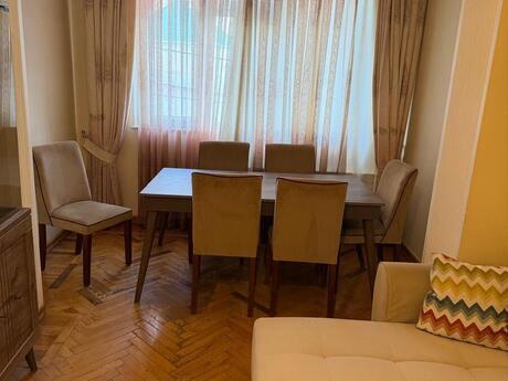3 otaqlı köhnə tikili - Nizami m. - 70 m²