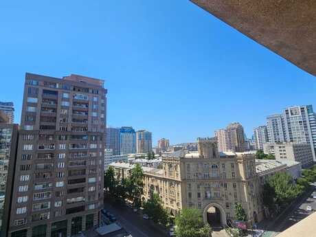 Kirayə 3 otaqlı mənzil, 140 m², 28 May: 1 300 ₼/ay 2