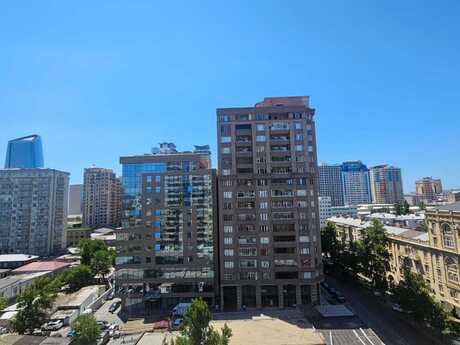 Kirayə 3 otaqlı mənzil, 140 m², 28 May: 1 300 ₼/ay 3