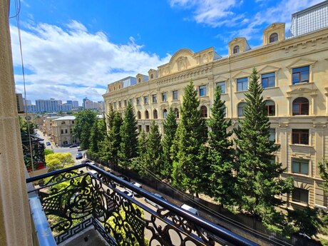 Elan №6277299 - Bakı, Nizami m., 2 otaqlı, 65 m², 5/5 mərtəbə