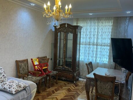 3 otaqlı köhnə tikili - Yeni Günəşli q. - 70 m²
