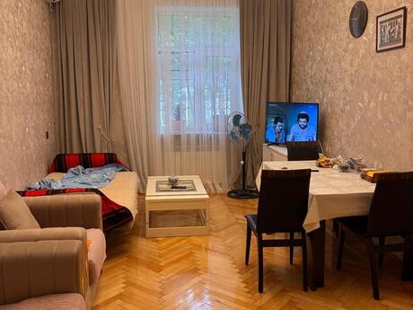 3 otaqlı köhnə tikili - Nizami m. - 75 m²