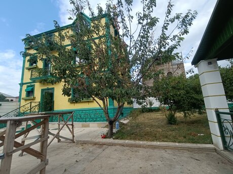 5 otaqlı həyət evi/bağ evi - Xalqlar Dostluğu m. - 550 m²