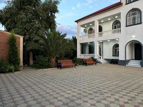 8 otaqlı həyət evi/bağ evi - Şüvəlan q. - 450 m²