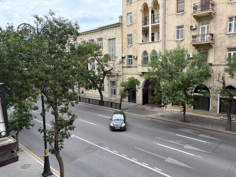 Elan №6278197 - Bakı, 28 May m., 1 otaqlı, 40 m², 2/5 mərtəbə