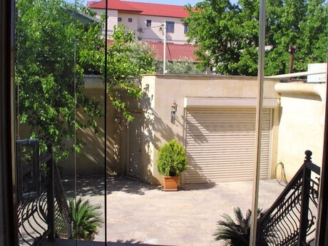 6 otaqlı həyət evi/bağ evi - Azadlıq Prospekti m. - 450 m²