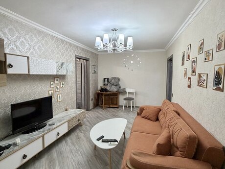 2 otaqlı köhnə tikili - Elmlər Akademiyası m. - 55 m²