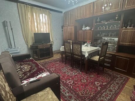 4 otaqlı həyət evi/bağ evi - Binəqədi r. - 290 m²