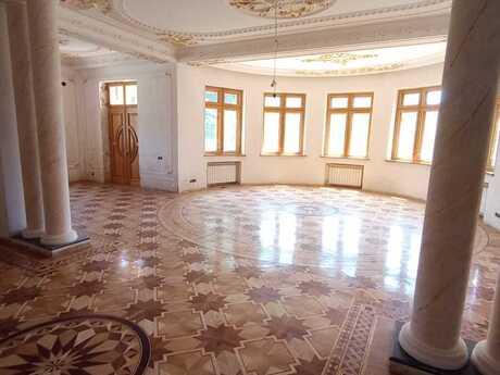 6 otaqlı həyət evi/bağ evi - Həzi Aslanov q. - 640 m²