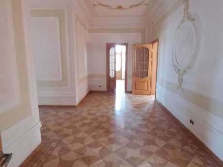 6 otaqlı həyət evi/bağ evi - Həzi Aslanov q. - 640 m²