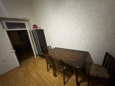 2 otaqlı köhnə tikili - 28 May m. - 58 m²