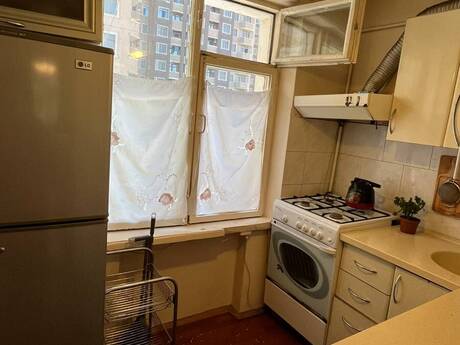 3 otaqlı köhnə tikili - 28 May m. - 80 m²