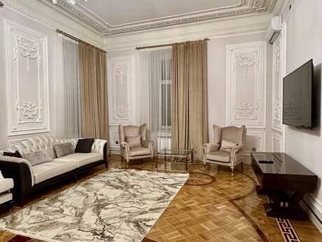 4-room apartment for rent, 180 m², Nizami: 2 500 ₼/mo 4