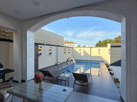 5 otaqlı həyət evi/bağ evi - Mərdəkan q. - 260 m²