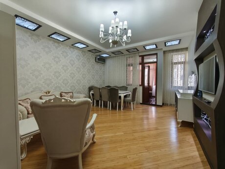 3 otaqlı mənzil, 120 m², 28 May: 340 000 ₼ 2