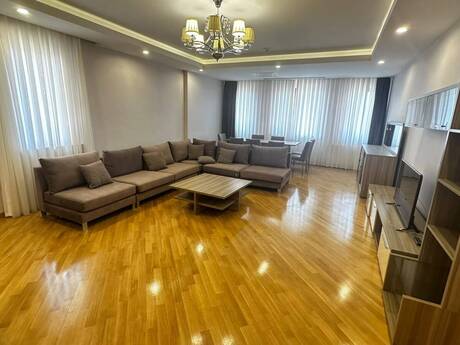 6 otaqlı yeni tikili - Gənclik m. - 294 m²
