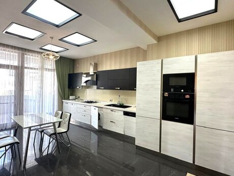 4-room apartment for rent, 215 m², Sahil: 3 000 ₼/mo 4