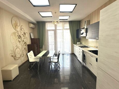 4-room apartment for rent, 215 m², Sahil: 3 000 ₼/mo 5